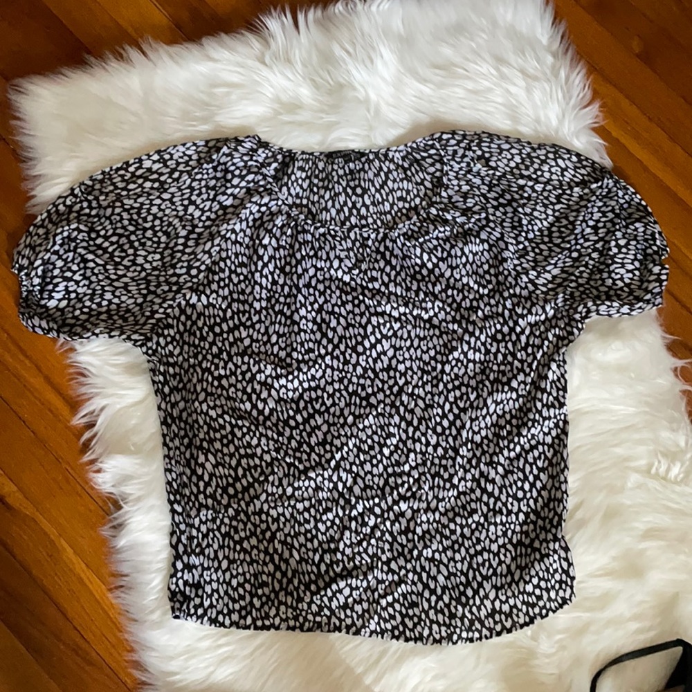 Black and white satin Express half sleeve top